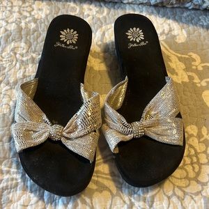 Yellow box slide/sandal in EUC.